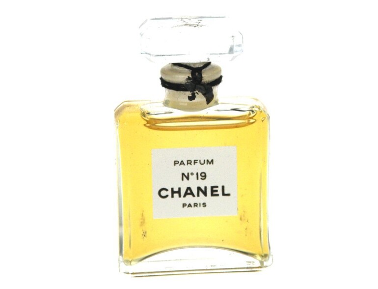 Parfum Chanel No. 19 Ricarica 7,5 ml scatola danneggiata