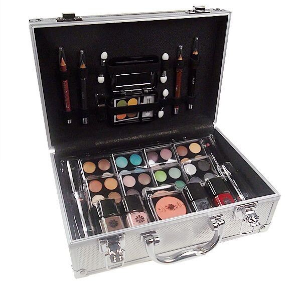 Beauty Set 2K Schmink Set Alu Case 74,6 g Beschädigte Schachtel Sets